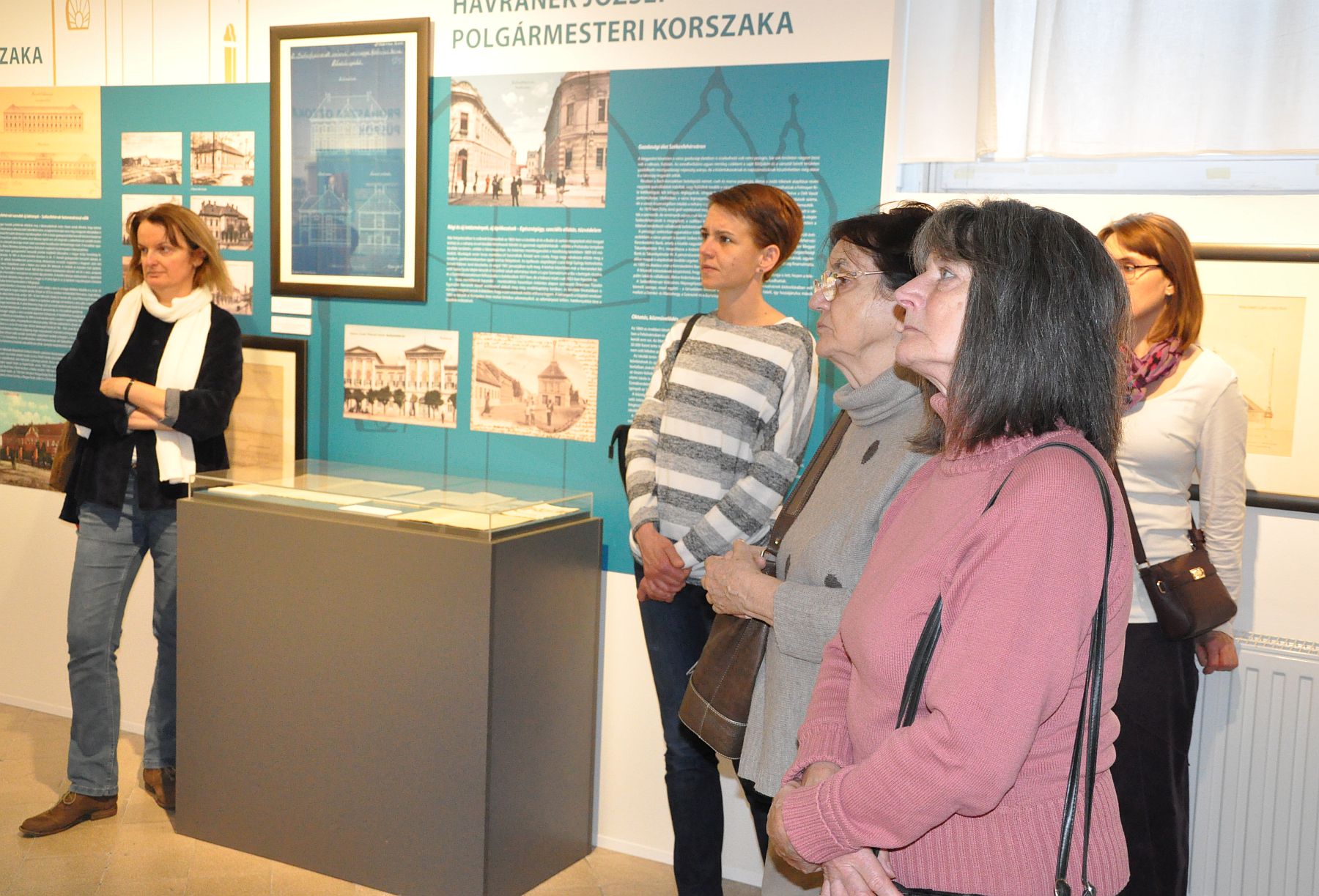 Tárlatvezetés történelemtanároknak a VárosKép kiállításon